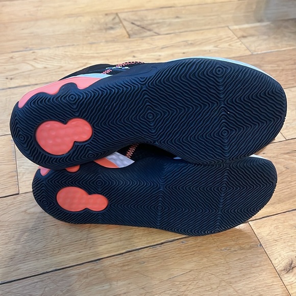 Nike shoes - Picture 5 of 5